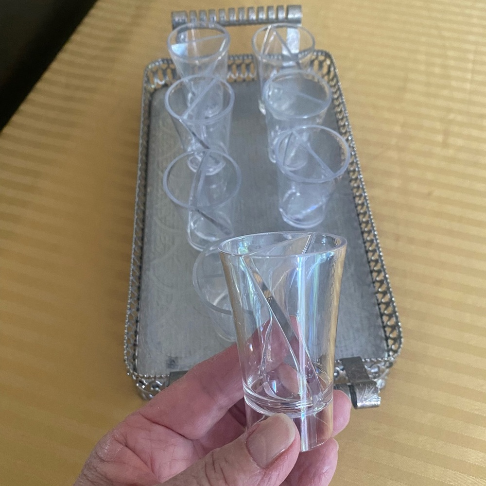 🛍️Two clear split shot glasses